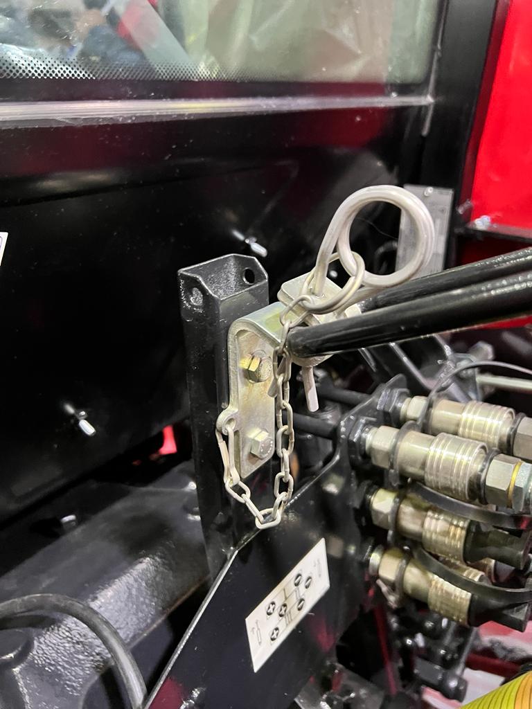 Halter für hydraulischen Oberlenker mit Sicherungskette